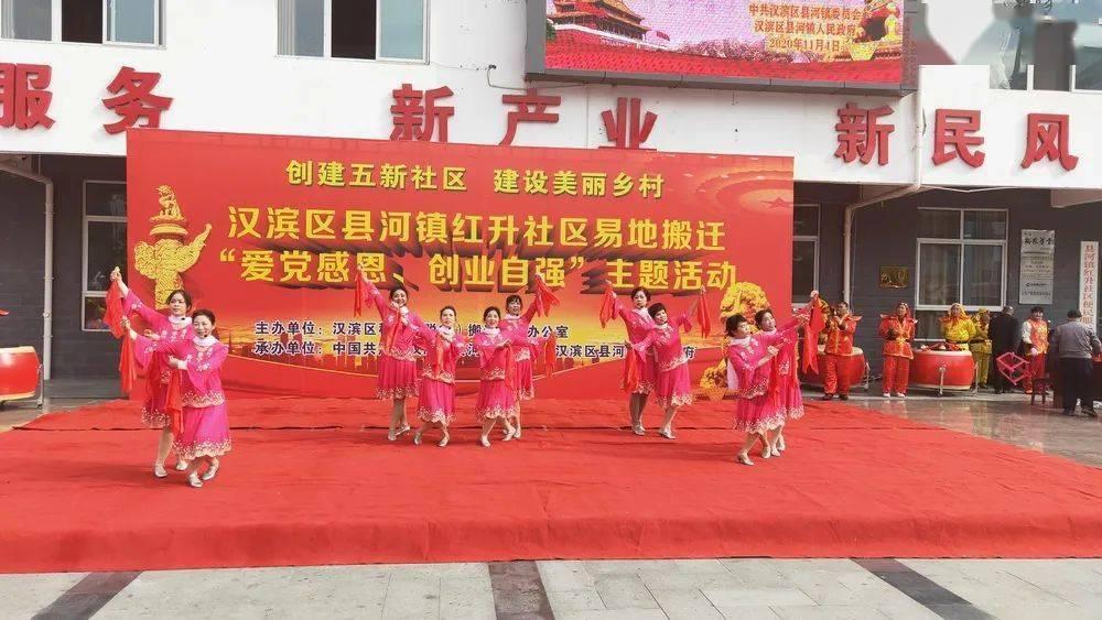 一种穿搭火了，“露脐装”展现春季魔鬼身材，杨颖也忍不住了